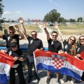 Crna odeća, crne beretke, šahovnice, dižu desnice... Masovna glorifikacija ustaštva pred Tompsonov koncert, uzvikuju "za dom…