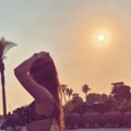 Skinula se žena Slobe Radanovića: Mesecima se komentariše da li je njena zadnjica prava, a Jelena sada pozirala u bikiniju i…