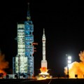 Kina lansirala svemirsku letelicu: Tri astronauta idu ka stanici Tjangong