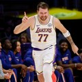 Luka Dončić predvodio Lejkerse do nove pobede u NBA ligi
