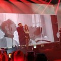 Dve barbike: Nući na nesvakidašnji način promovisao novi album - "Plavi oreol i novo estradno krštenje" (foto)