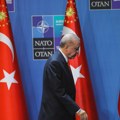 Erdogan liderima na samitu NATO-a poklonio pištolje sa ugraviranim imenima
