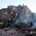 Žestoki ruski napadi vazdušnim bombama na istok Ukrajine: Zapaljene petospratnice, ima mnogo povređenih (video)