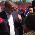 Вучић: Биће смањени порези и доприноси да би минимална зарада догодине била већа