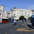 Autobus udario u dva taksi vozila i motor na Zelenom vencu, pet osoba povređeno