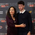 Ivana Žigon sa sinom ukrala poglede na Festu: Ona je blistala u crvenom, a evo ko je još od poznatih stigao
