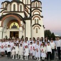 Radost i svetlost duhovne pesme: Dečji hor anđeoskim glasovima ulepšao praznične svečanosti u Veterniku