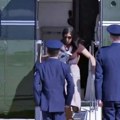 Uša Vens se spotakla na stepenicama helikoptera dok je držala tromesečnog sina