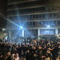 Okupljanje ispred RTS: Sindikat SMER traži ostavke rukovodstva, građani se razilaze nakon poziva studenata