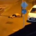 (Video) Teško prebijanje u centru Kragujevca. Grupa izudarala i izgazila mladića i ostavila ga na sred ulice