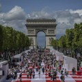 Besplatan piknik na Jelisejskim poljima: Veliki broj Parižana okupio se na gurmanskoj proslavi