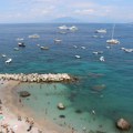 Turisti se vraćaju na Kapri: Ukinuta uredba o zabrani iskrcavanja, ugostitelji strahuju za imidž ostrva