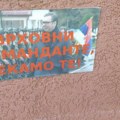 “Vrhovni komandante, čekamo te!” Sever Kosmeta oblepljen plakatima sa fotografijom predsednika Vučića: Ovo je jasna…
