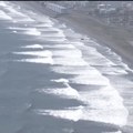 Talasi nadiru pored zgrada, poplave, evakuacije - novi snimci cunamija (VIDEO)