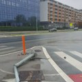 Oboren semafor, na putu delovi vozila, malo srce i majica: Jutro nakon nesreće kod Westa 65: Jezivi prizori na mestu gde je…