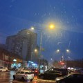 Сузнежица пожелела добро јутро Београђанима: Пахуље се брзо топе, али киша можда постане снег