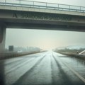 Putevi Srbije: Na auto-putu kod Paraćina izlila se voda duž 200 metara, vozači oprez