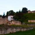 Na Kalemegdanu ugašen požar, goreli trava i nisko rastinje