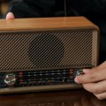 Misteriozna "Radio stanica Sudnjeg dana" emitovala je danas dve nove poruke: obe su sadržale samo jednu reč