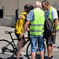 Blokaderi zaustavili starca na biciklu i zasipali ga morbidnim psovkama