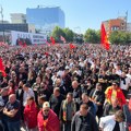 Eskalirao protest ispred Euleksa na Kosovu, objekat gađan tvrdim predmetima