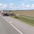 Kamion sleteo sa puta i prevrnuo se: Teška saobraćajka na auto-putu Novi Sad-Subotica (video)