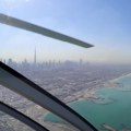 Srušio se helikopter u Dubaiju, potraga za posadom