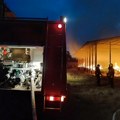 Slike velikog požara u Kragujevcu Sedam vatrogasnih ekipa se borilo sa stihijom! Vlasnik objekta sumnja na jednu stvar (foto)