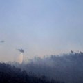 Dva šumska požara gore u blizini Atine podstaknuta snažnim vetrom