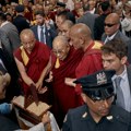 Nakon što je proslavio svoj 89. rođendan, Dalaj Lama odbacio glasine o lošem zdravstvenom stanju: "Dobro sam"