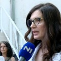 Srbobran izašao na ulicu da podrži otpuštene nastavnice: Održala sam svoj poslednji čas, oprostila se sa učenicima“