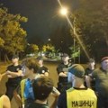 Studenti i građani ispred BIA: Policijski kordon blokira prilaz zgradi (FOTO)