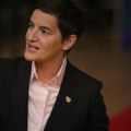 Sečenje torte i zagrljaji Anke Konrad i Ane Brnabić na Adi Ciganliji