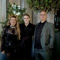 Viki na proslavi punoletstva svog sina u stajlingu od čipke i sa dijamantima oko vrata: Poznati polako pristižu na žurku FOTO…