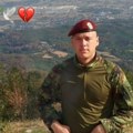 (Foto): "Neka mu padobranska krila zauvek nose dušu ka nebu koje je voleo": Od stradalog vojnika Luke (21) iz Niša oprostili…