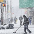 Snežna oluja u SAD: Najmanje 20 poginulih, milioni bez struje i otkazano 12.000 letova