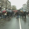 Protest ispred Policijske uprave za grad Beograd zbog hapšenja studenta, blokiran saobraćaj