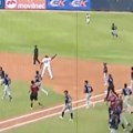 Jezive scene sa stadiona u toku razornog zemljotresa u Venecueli! Odjednom se sve zatreslo, navijači se uspaničili, igrači…