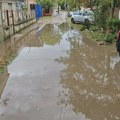 U 21. veku ljudi i dalje plivaju u blatu u Subotičkoj ulici! Zrenjaninci i dalje čekaju asfalt i rešenje za vodu Subotička…