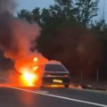 Драматичне сцене на ауто-путу ка Нишу! Велики пламен гута аутомобил, не назире се од ватре (видео)