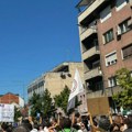 (Foto) Protest u Nišu: Policija i žandarmerija blokirale prilaz Narodnom pozorištu