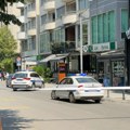 (Video) Maltretirao devojku, pa nasrnuo na njenu majku! Incident u Novom Pazaru: Policija privela nasilnog muškarca, sedeo u…