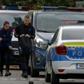 Horor u komšiluku: Dečak (13) sa fantomkom i nožem upao u učionicu i nasrnuo na nastavnicu i đake: Deca bežala u panici! Pre…