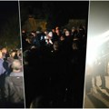 Napeto u Bavaništu: Poljoprivrednici okružili traktorima automobile naprednjaka koji maltretiraju paora Jovanova, opozicioni…