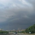 У Србији данас облачно са кишом и пљусковима, температура до 25