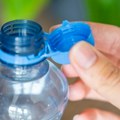 Ovako se pravilno otvaraju plastične flaše sa neodvojivim čepovima, sad možete da pijete bez muke (VIDEO)