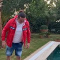 Naš pevač ima luksuzan stan u Turskoj: Unutra teretana, a u dvorištu ogroman bazen: "Znam da pričam Turski"