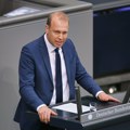Nemački poslanik na udaru kritika što se slikao sa Vučićem: „Pozira sa autoritarnim nacionalistom, Miloševićevim ministrom“…