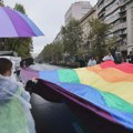 Vernici u Leskovcu tamjanom i uvredama branili svoju veru, a LGBT aktivisti objašnjavali svoja prava
