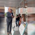 Mala Vanja sviranjem violine sakuplja novac za novog terapeutskog konja: Dodik pomogao devojčici koja je osvojila srca svih u…
